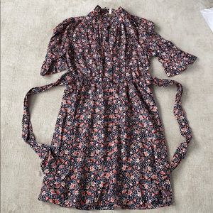 Feminine floral dress with elegant details.